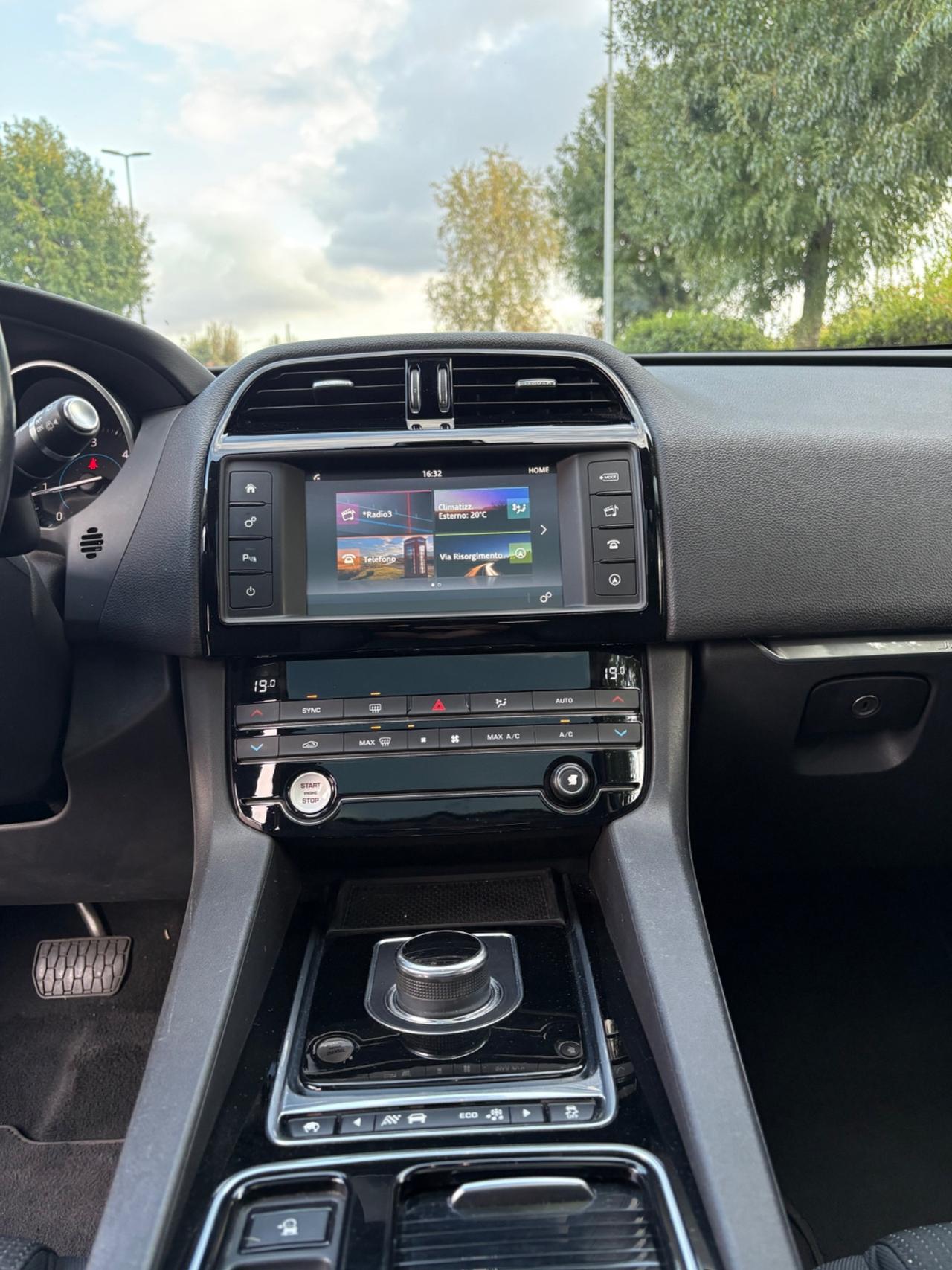 Jaguar F-Pace 2.0 D 180 CV AWD aut. Portfolio