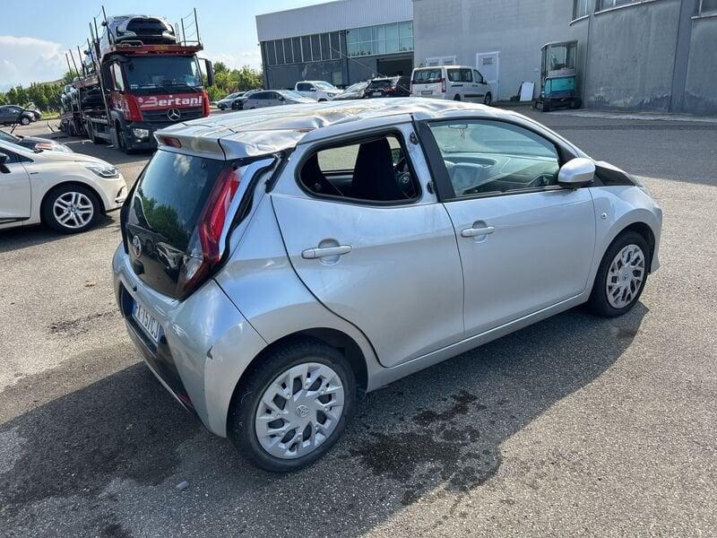 Toyota Aygo 1.0 VVT-i 72 CV 5 porte x-play MMT IVA ESPOSTA COMPRESA INCIDENTATA