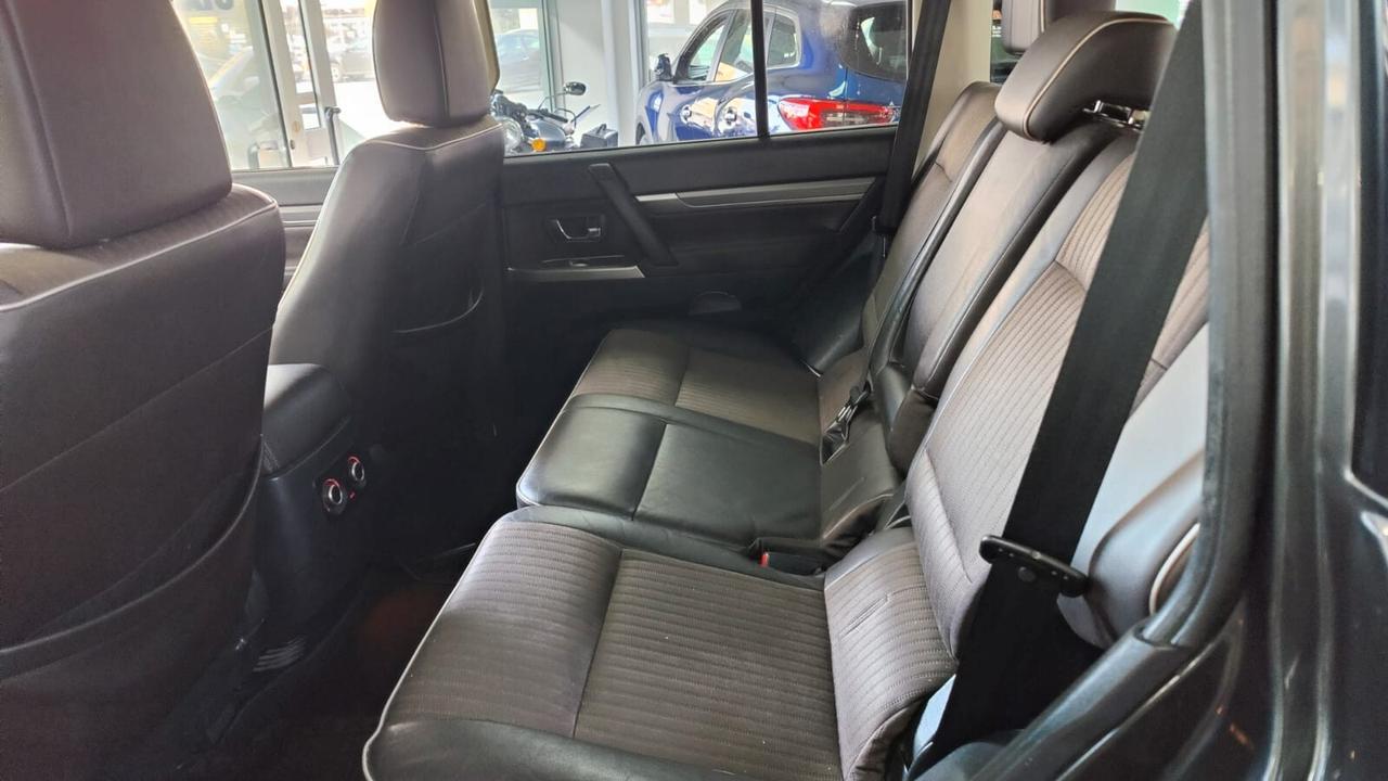 Mitsubishi Pajero 3.2 DI-D 16V aut. 5p. Intense 7 Posti Gancio Traino
