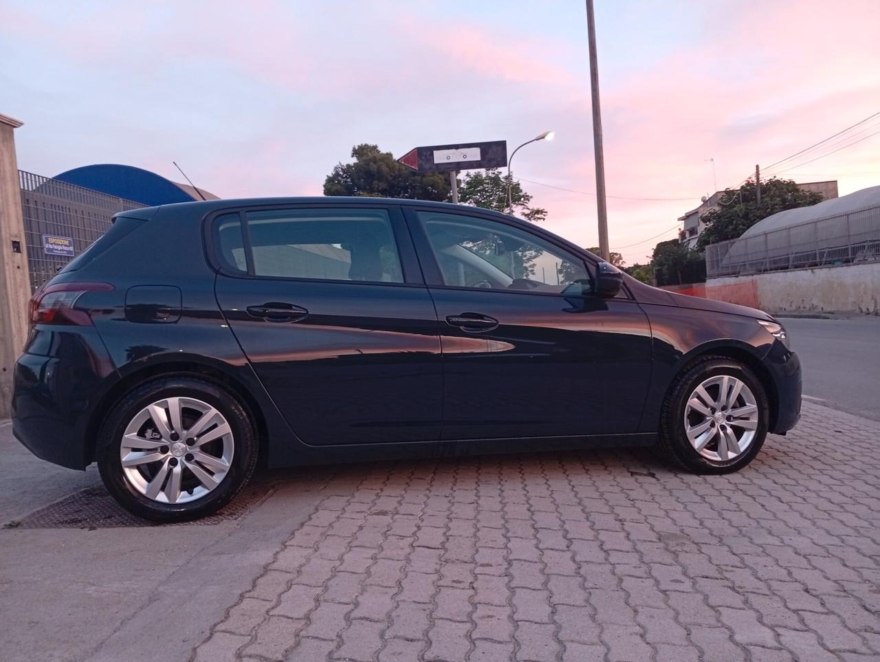 Peugeot 308 BlueHDi 130 S&S Business