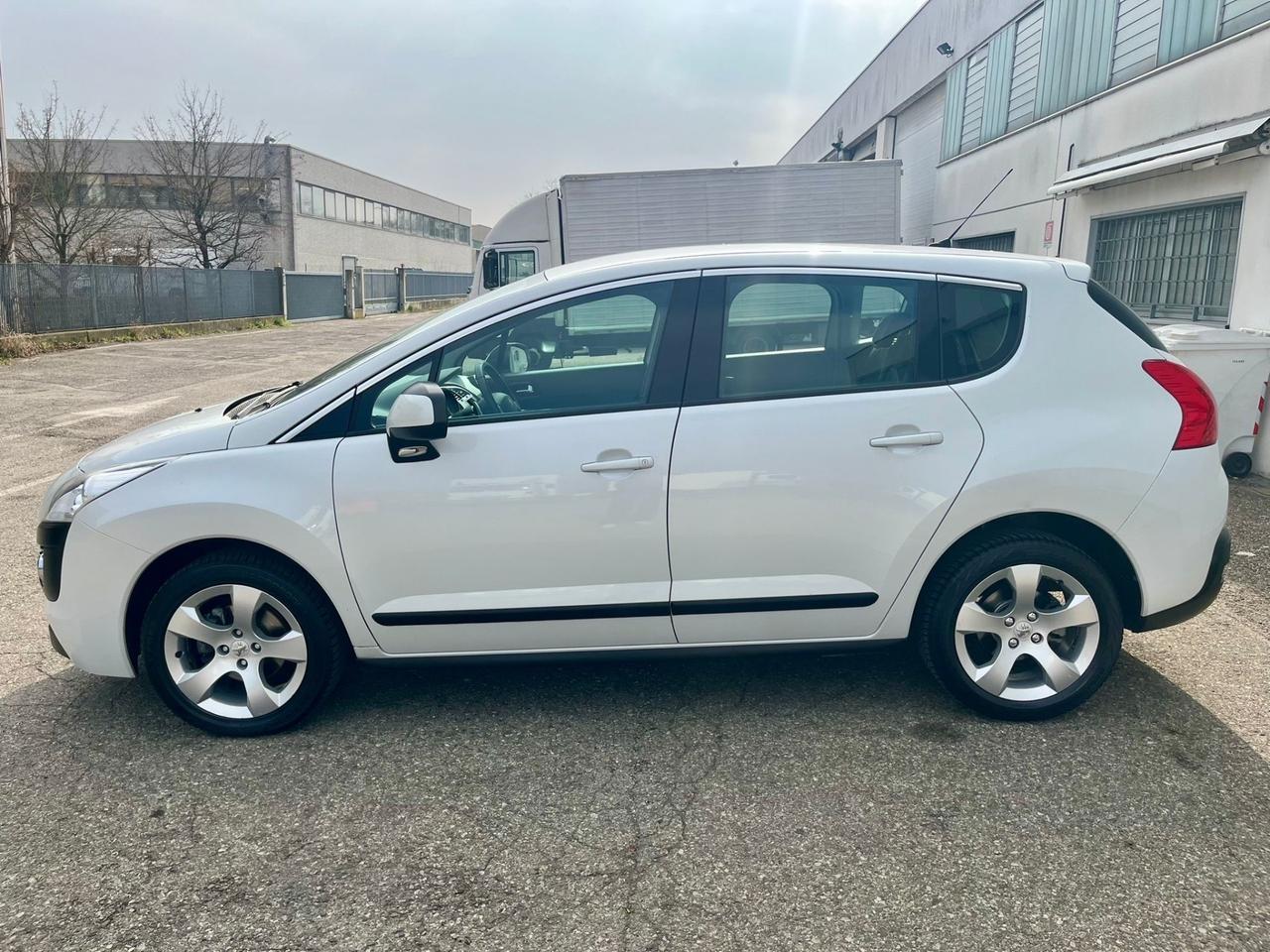 Peugeot 3008 1.6hdi 2012 118.000km cambio robotizzato perfetta