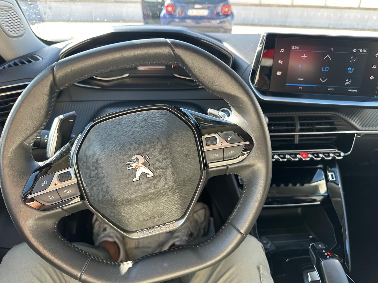 Peugeot 2008 BlueHDi 130 S&S EAT8 Allure