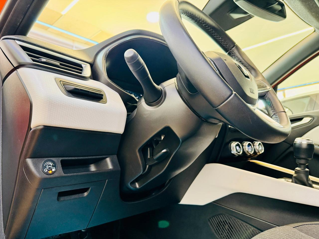 Renault Clio TCe 100 CV GPL Full-LED / Navi / RetroCam.