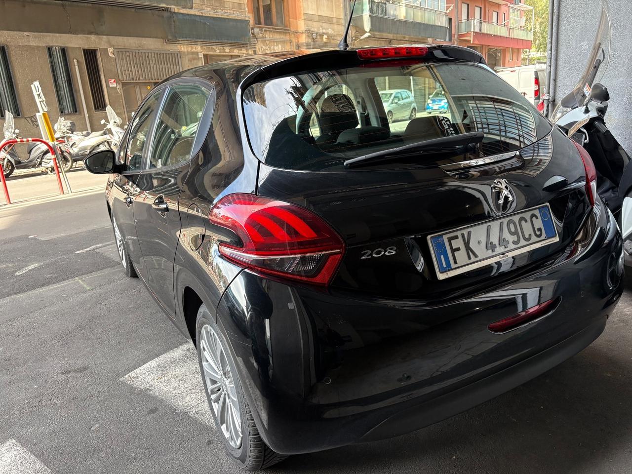 Peugeot 208 BlueHDi 100 5 porte Allure