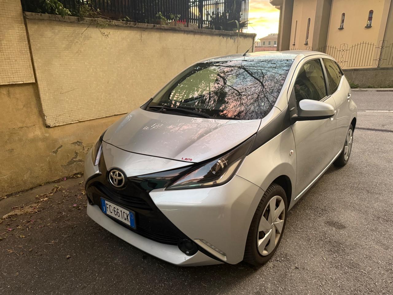 Toyota Aygo 1.0 VVT-i 69 CV 5 porte x-play