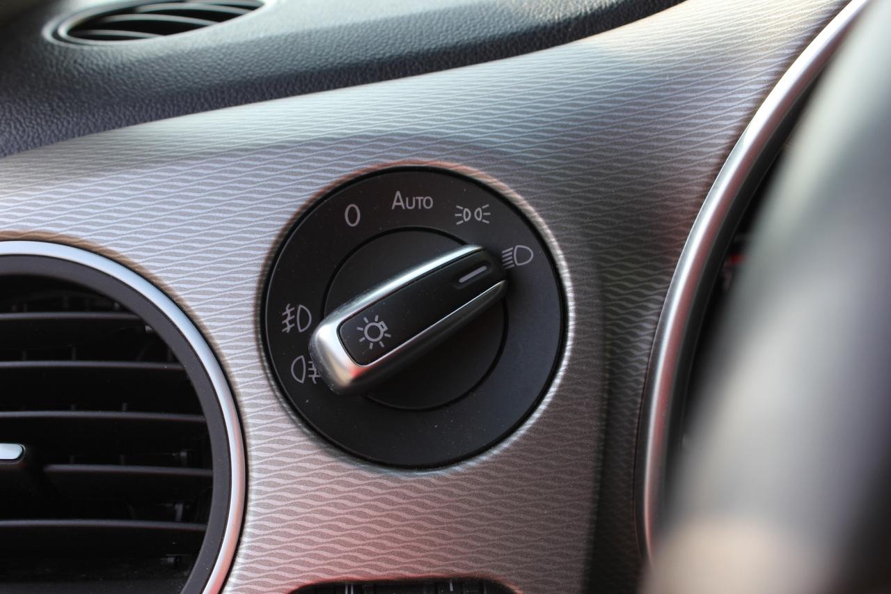 Volkswagen Maggiolino 1.2 TSI Club DSG NAVY FARI FULL LED