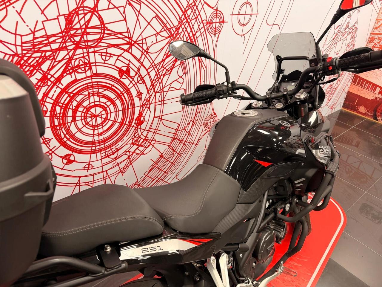 Benelli TRK 251 2022