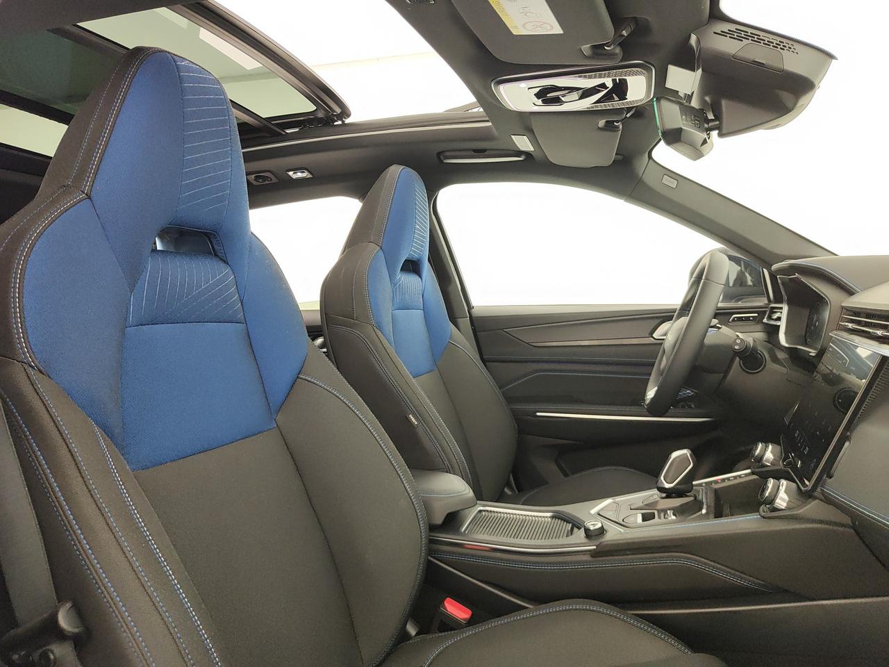 LYNK&CO 01 1.5 td phev auto