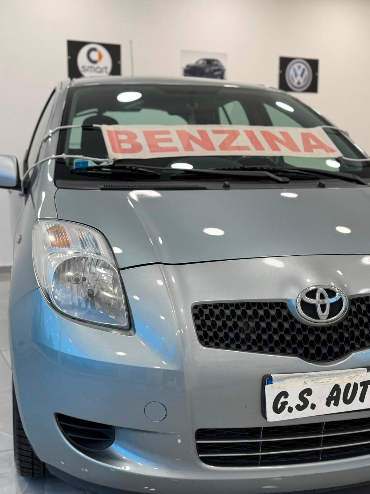 Toyota Yaris 1.0 5 porte Sol