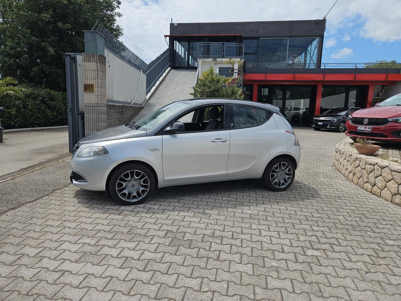 Lancia Ypsilon 0.9 TwinAir 85 CV 5 porte S&S Platinum