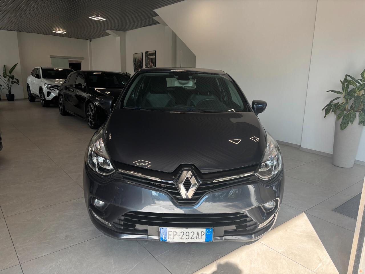 Renault Clio TCe 12V 90 CV 5 porte Moschino Intens