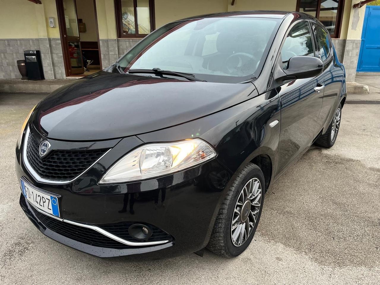 Lancia y 0.9 twinair benz.-cambio automatico-full-2016
