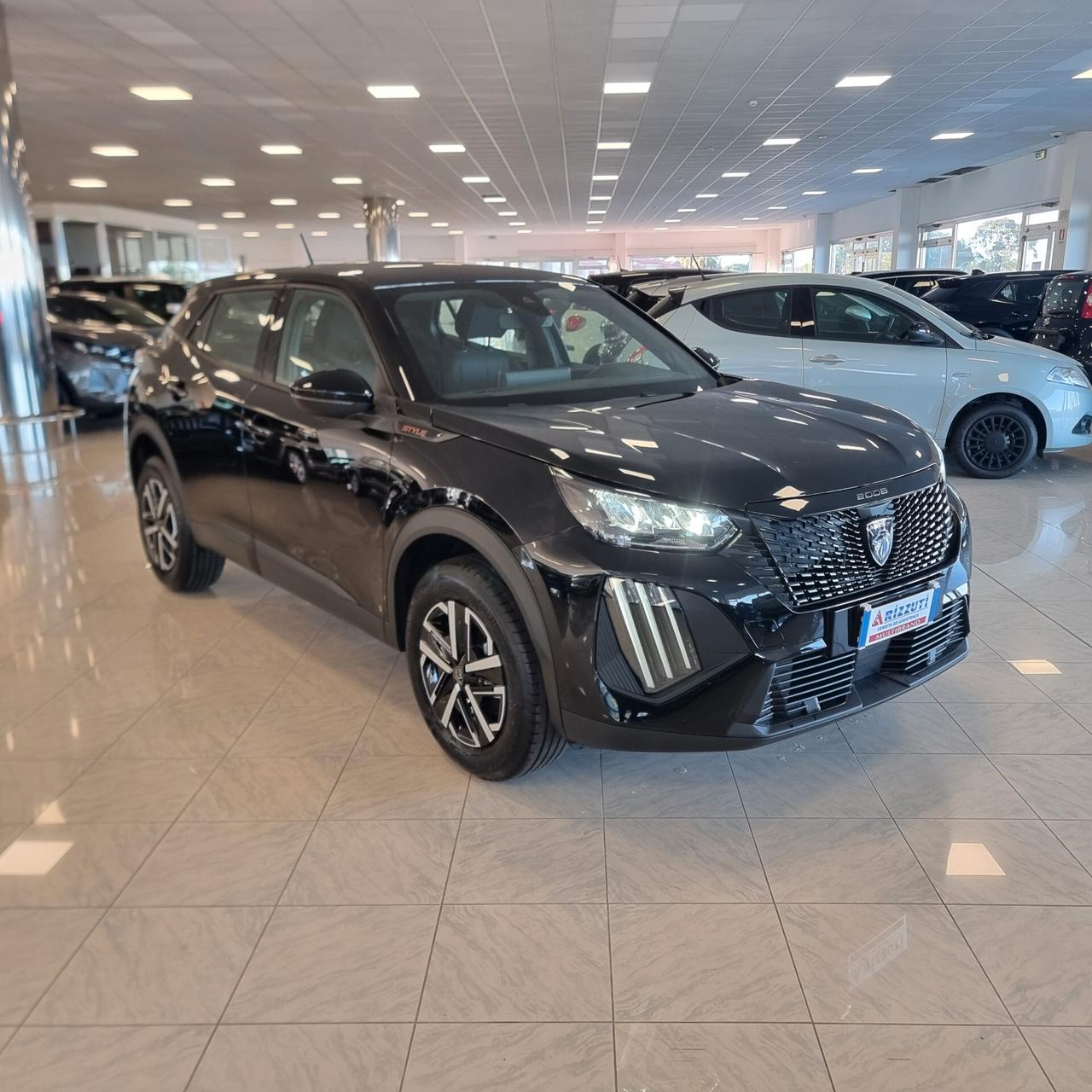 PEUGEOT 2008 SUV dallo Style deciso 1.2 100cv S&S