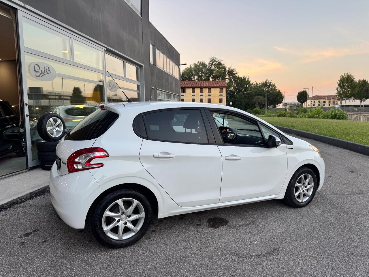 Peugeot 208 1.2 VTi 82 CV 5 porte Neopatentati
