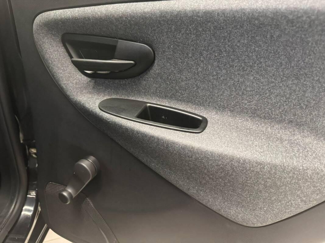 Lancia Ypsilon III 1.0 firefly hybrid Silver s&s 70cv