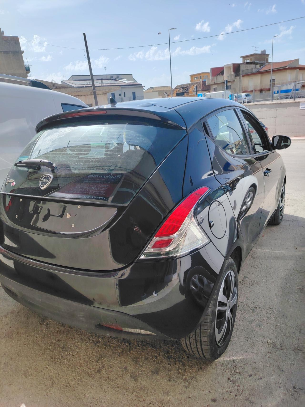 Lancia Ypsilon 1.2 69 CV 5 porte Elefantino