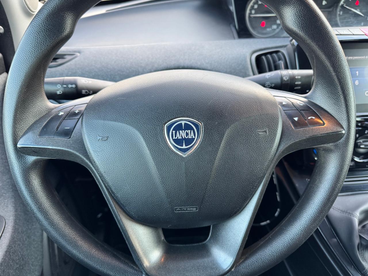 Lancia Ypsilon 1.0 FireFly 5 porte S&S Hybrid Ecochic Silver