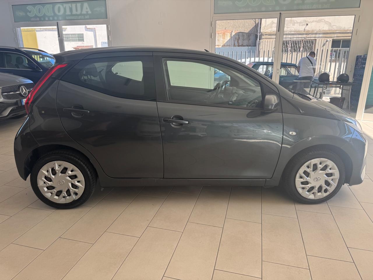 Toyota Aygo 1.0 VVT-i 69 CV 5 porte x-business MMT