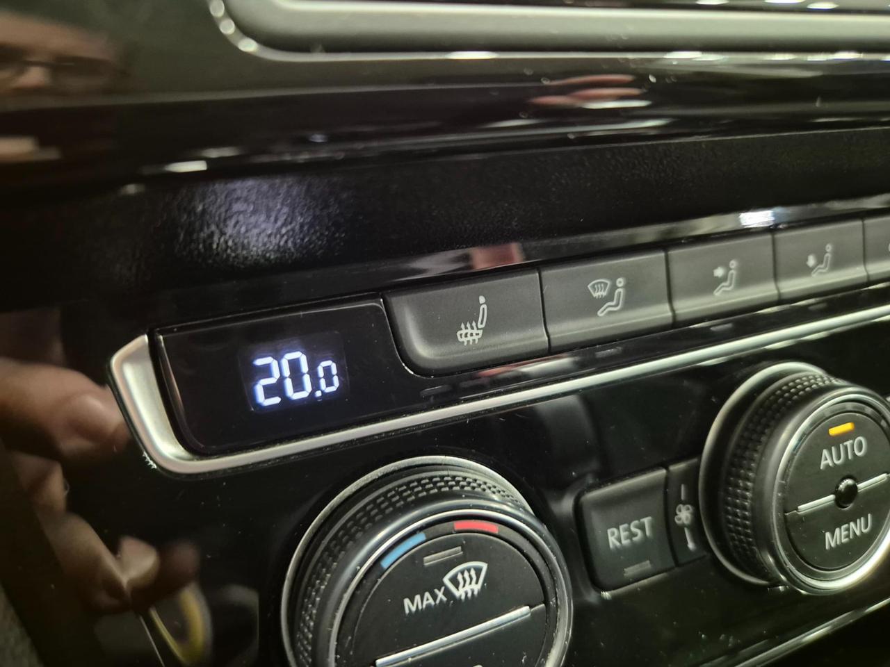 Volkswagen Passat Variant 2.0 tdi Highline 150cv dsg - ACC/Lim - Carplay - Sens. Park.