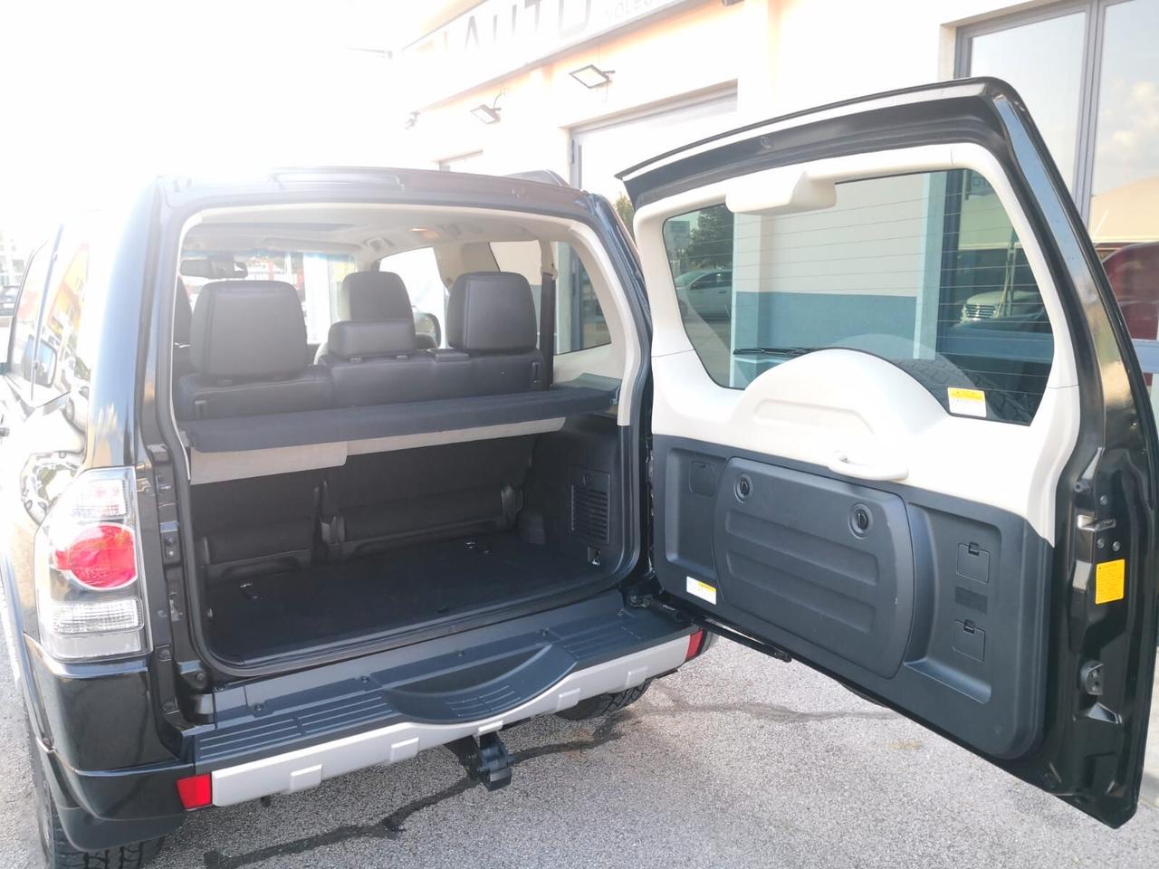 Mitsubishi Pajero 3.2 DI-D 16V aut. 3p. ***TETTO***TELECAMERA***PELLE***NAVI***
