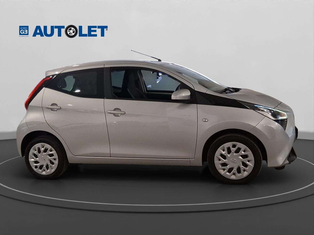 Toyota Aygo Connect 1.0 VVT-i 72 CV 5 porte x-play MMT