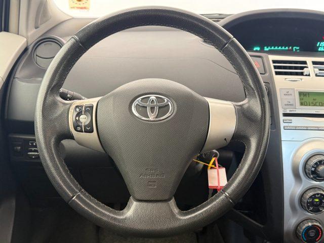 TOYOTA Yaris 1.0 5 porte Sol