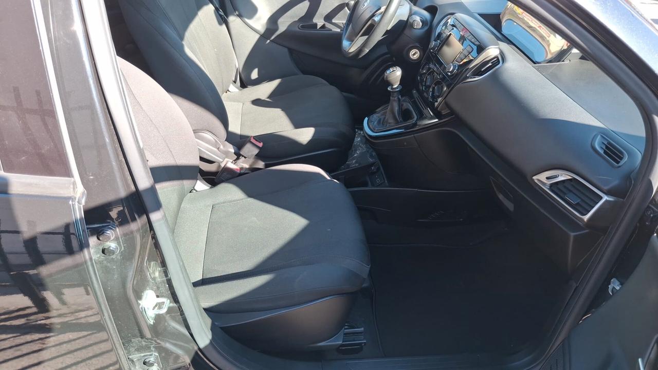 Lancia Ypsilon 1.2 69 CV 5 porte Gold