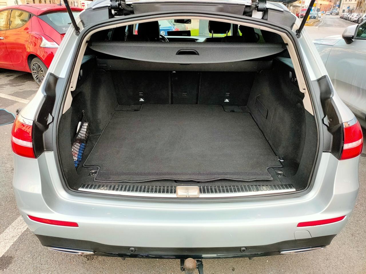 Mercedes-Benz E 220d Auto Premium Plus + Pack AMG