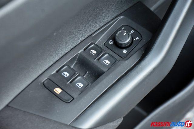 VOLKSWAGEN Polo 1.0 TSI 95 CV DSG LIFE + TECH PACK - 2XCLIMA - PDC