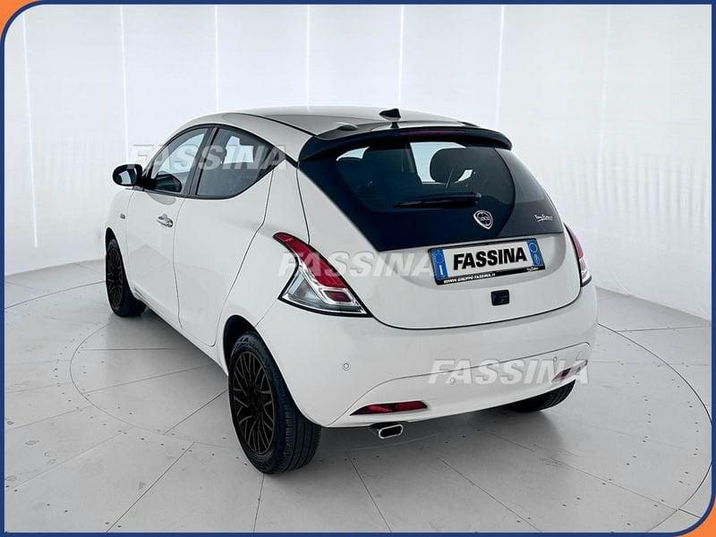 Lancia Ypsilon 1.0 FireFly 70cv Hybrid Platino
