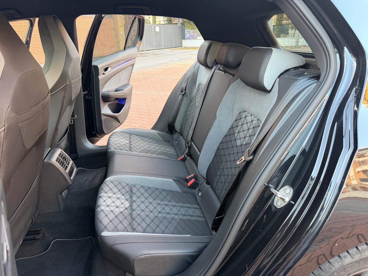 Volkswagen Golf 2.0 TDI DSG R-Line