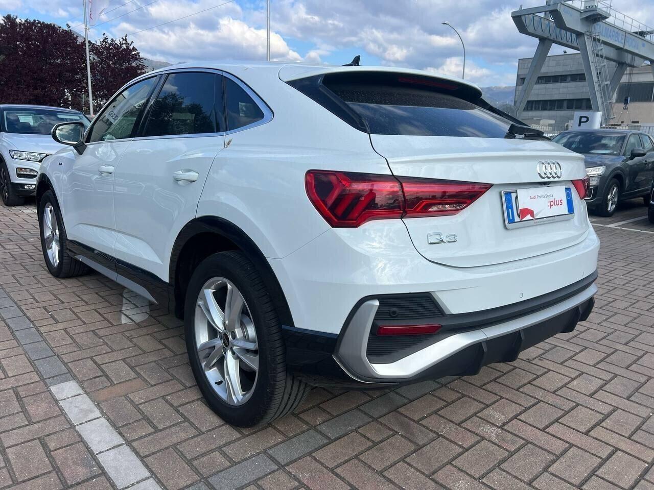 Audi Q3 35 TDI S tronic Identity Black