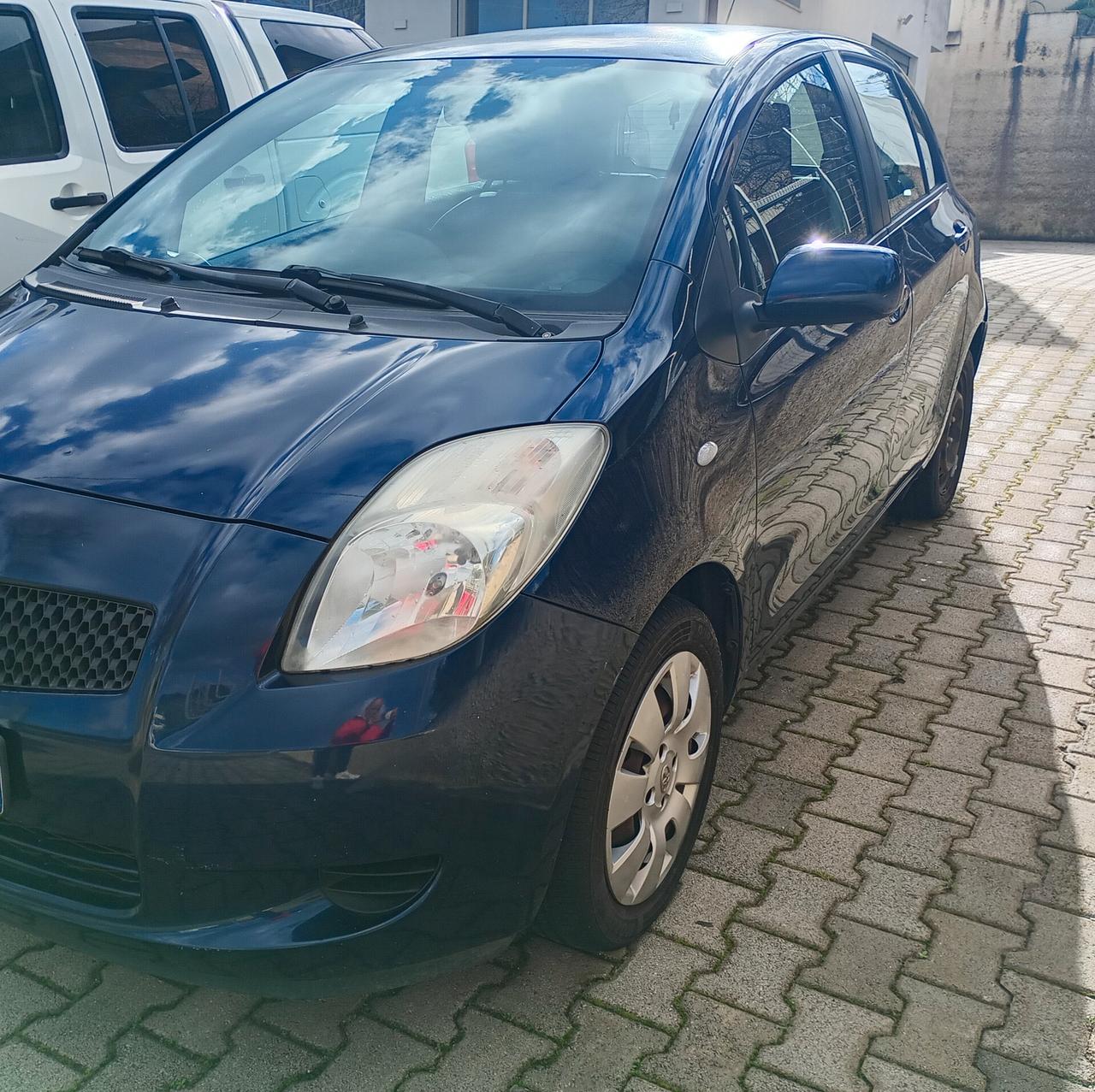 Toyota Yaris 1.0 5 porte
