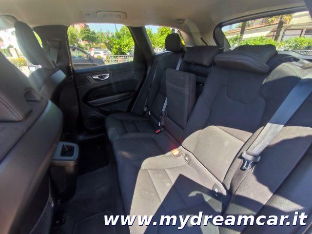 VOLVO XC60 B4 (d) AWD Geartronic Momentum Pro