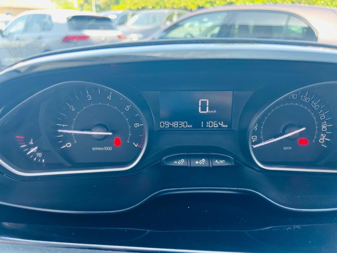 Peugeot 208 PureTech 82 5 porte Allure
