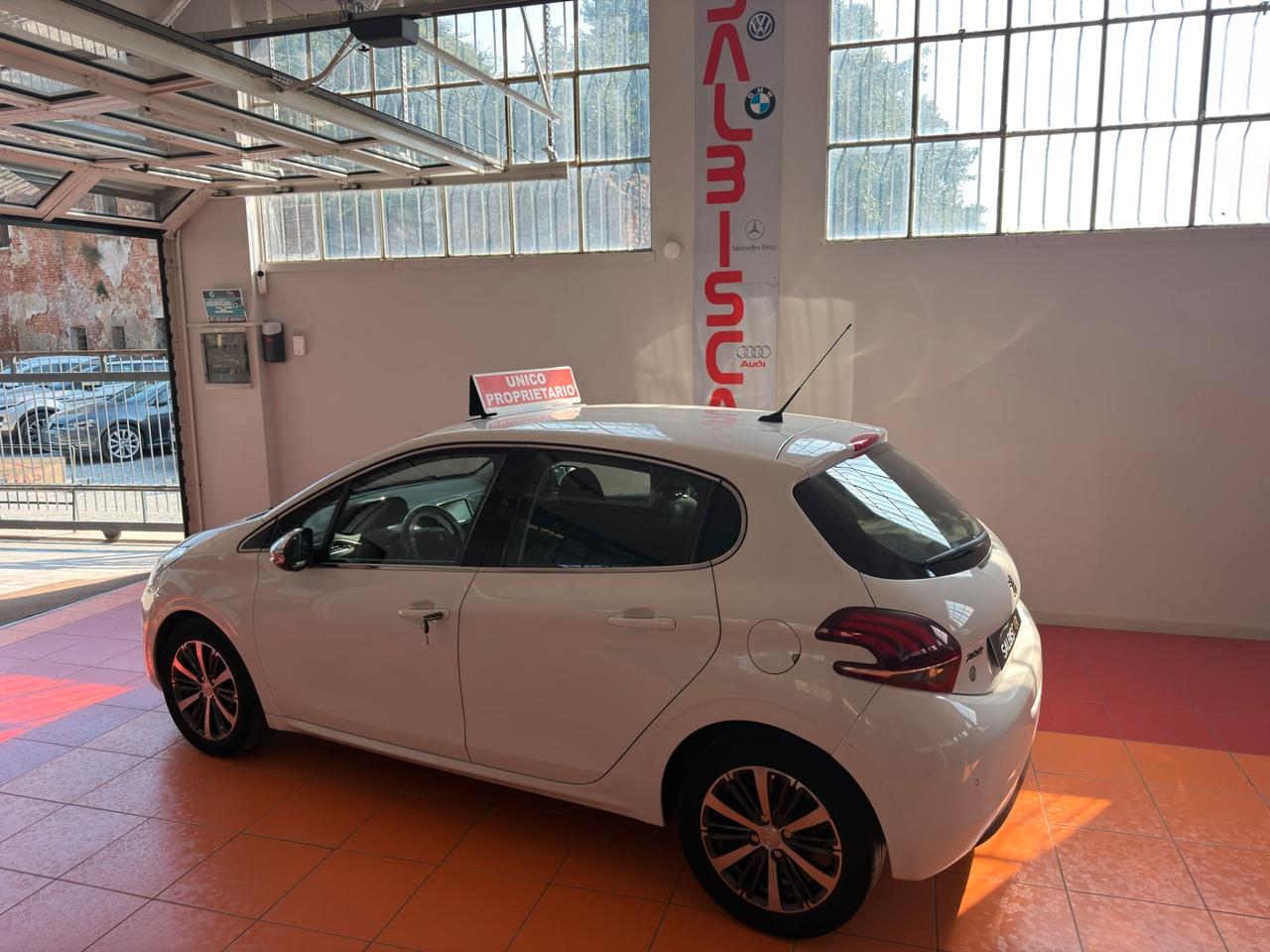 Peugeot 208 BlueHDi 100 5 porte Allure