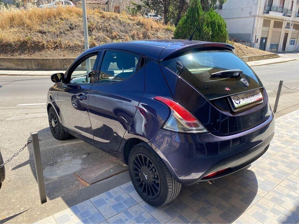 Lancia Ypsilon 1.2 69 CV 5 porte Elefantino