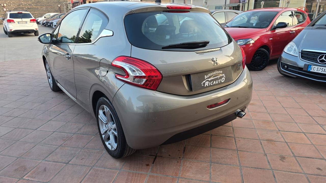 Peugeot 208 PureTech 82 3 porte Allure