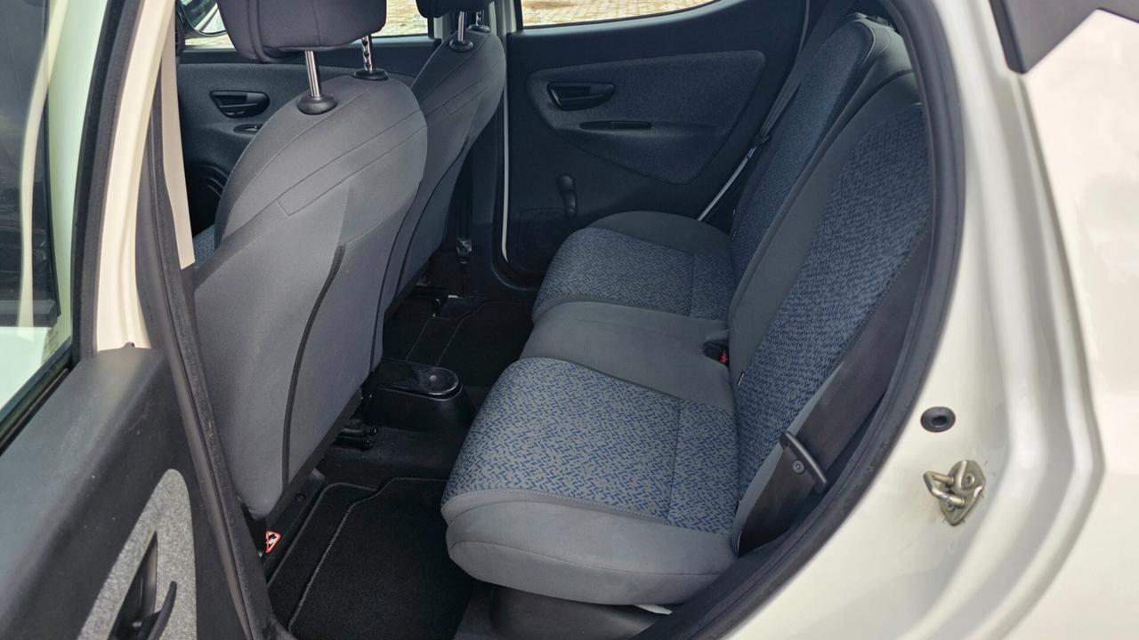 Lancia Ypsilon 1.0 FireFly 5 porte S&S Hybrid Ecochic Silver