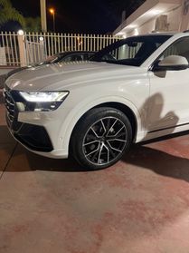 Audi Q8 50 TDI 286 CV quattro s-line