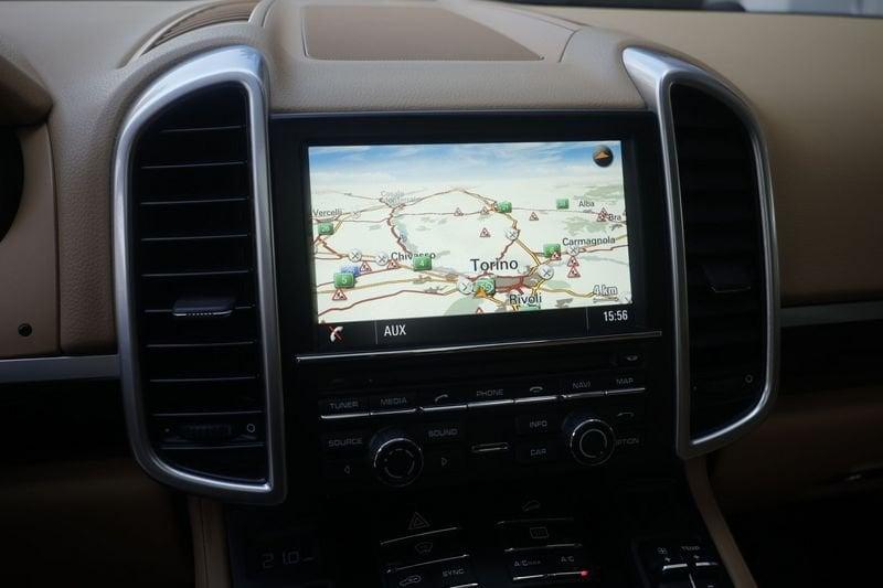 Porsche Cayenne Porsche Cayenne 3.0 tiptronic 184KW ANNO 2016