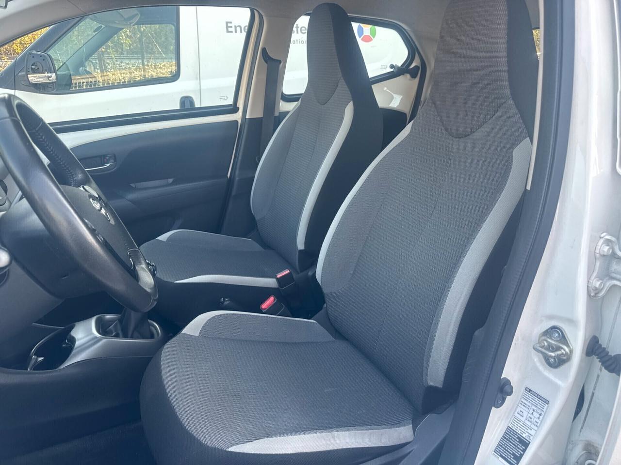 Toyota Aygo Connect 1.0 VVT-i 72 CV 5 porte x-play