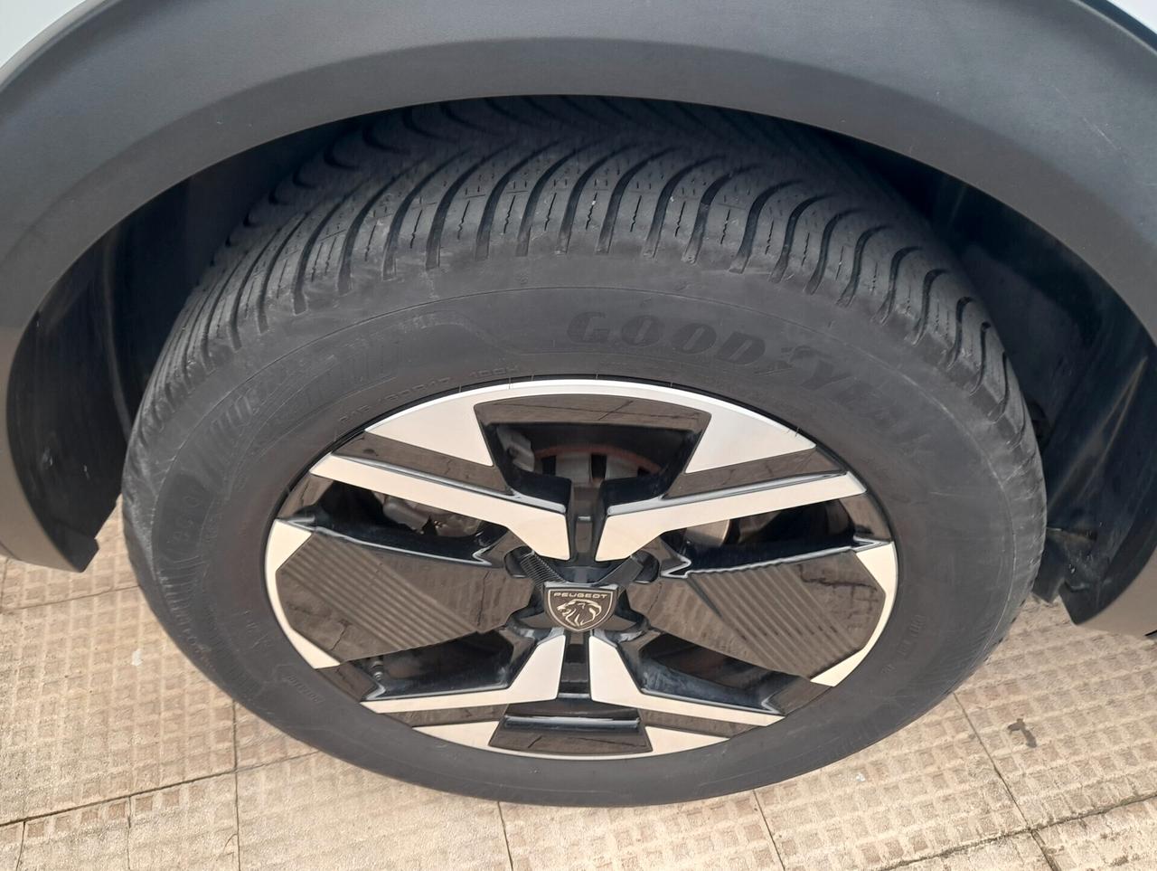 Peugeot 2008 BlueHDi 130 S&S EAT8 GT