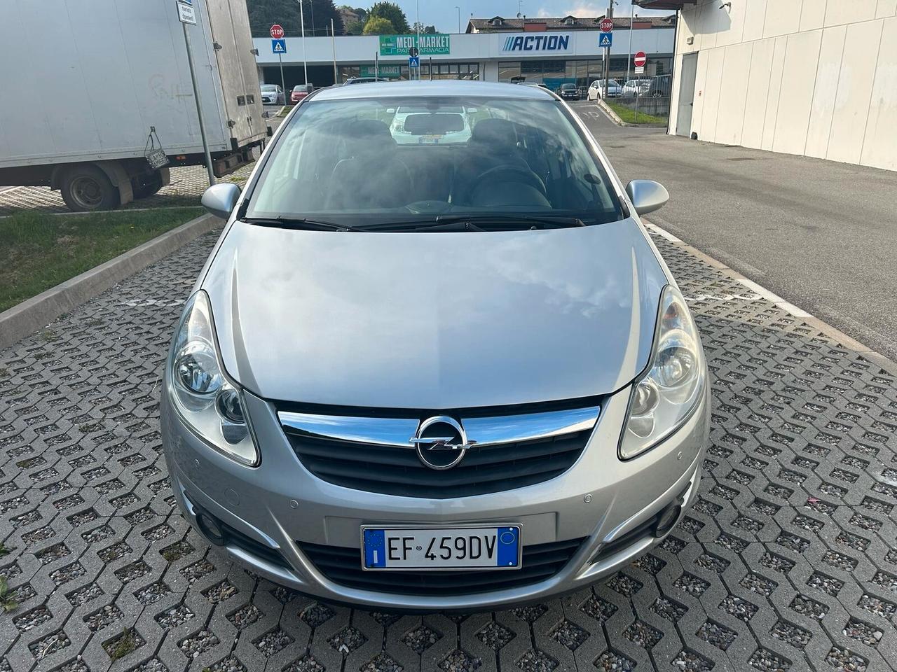 Opel Corsa 1.2 5 porte Cosmo