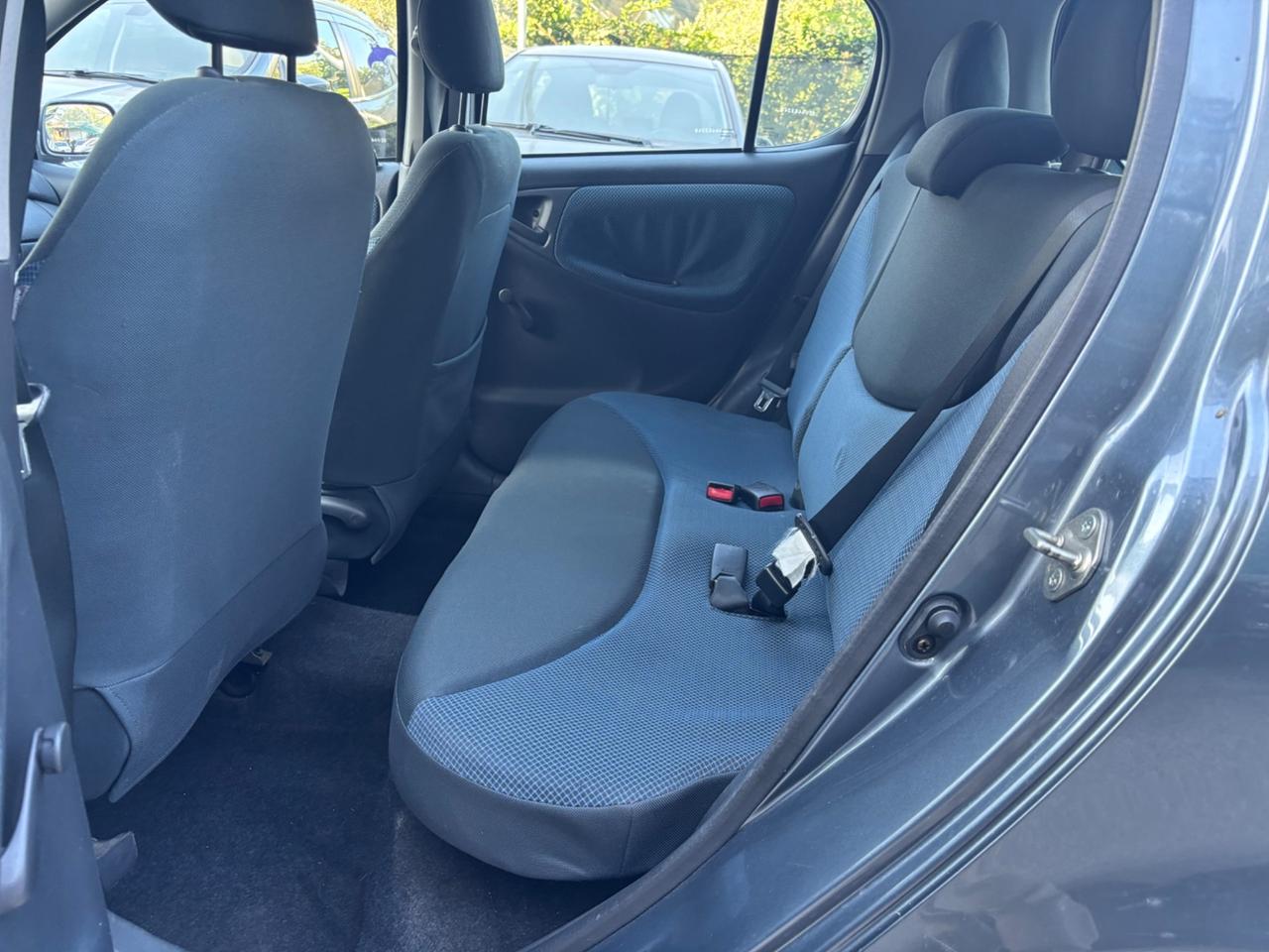 Toyota Yaris 1.0i 5 porte Sol OK NEOPATENTATI
