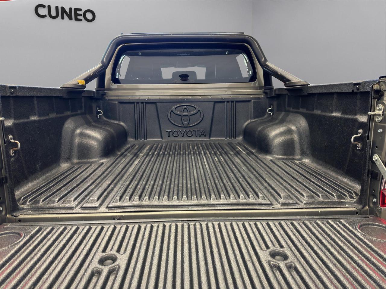 Toyota Hilux 2.8 d double cab Invincible 4wd auto