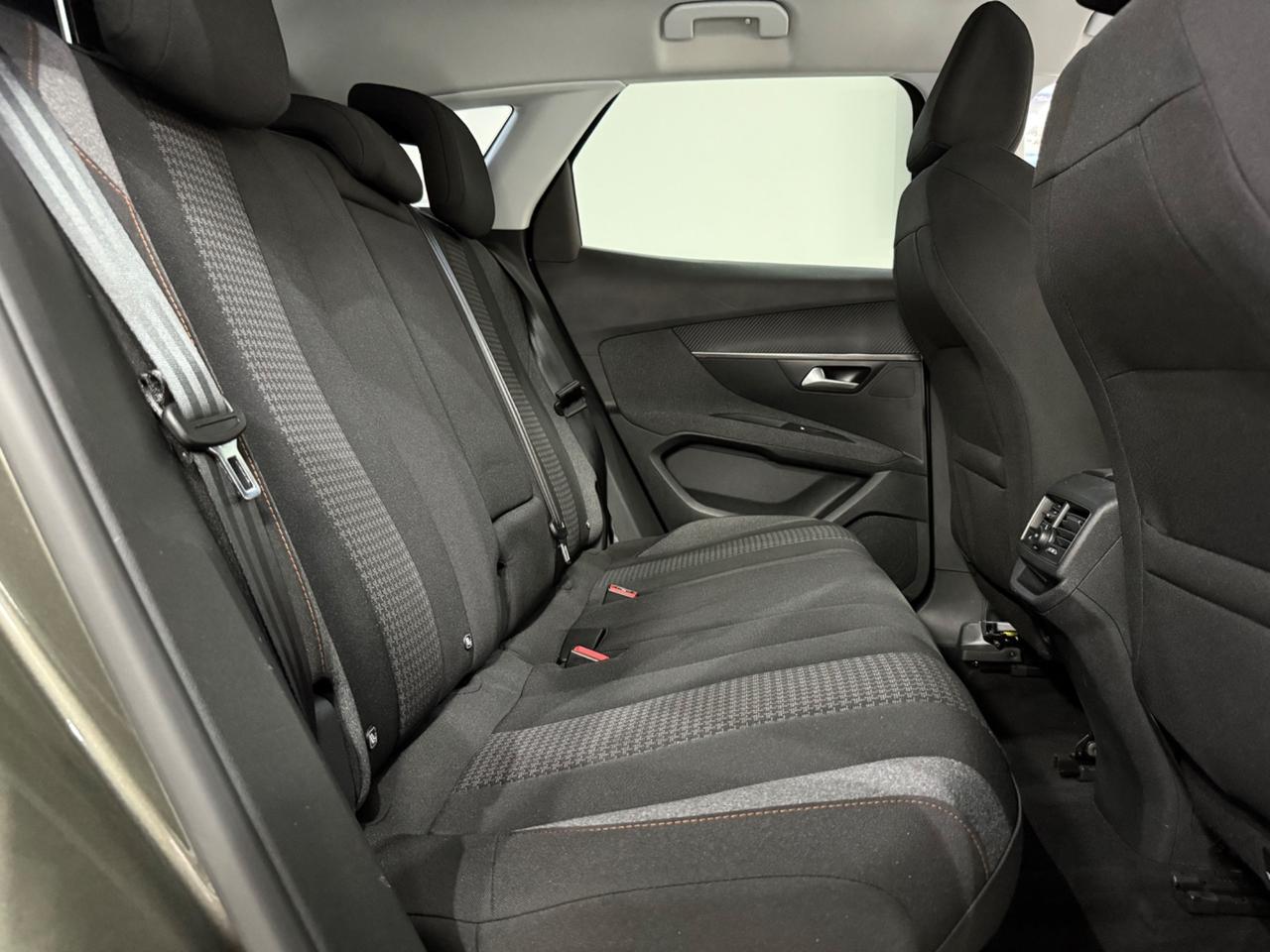 Peugeot 3008 BlueHDi 130 S&S EAT8 Business