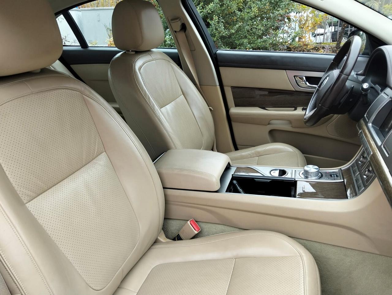 Jaguar XF 2.7D V6 Premium Luxury