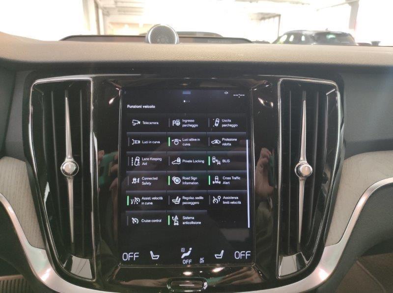 VOLVO V60 (2018-->) - V60 D3 AWD Geartronic Business