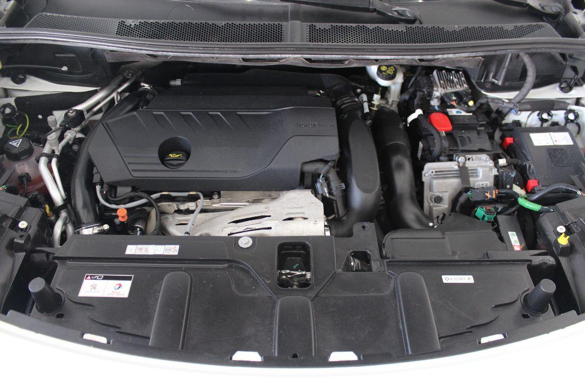 PEUGEOT - e-3008